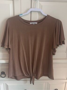 Green Envelope Taupe Short-Sleeve Tie-Front Flutter Top